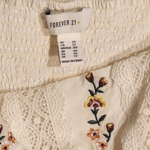 5/$16 💓Forever 21 Lace And Embroidered Crop Tank - Picture 2 of 4